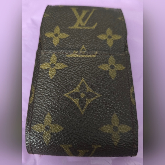 Louis Vuitton Monogram Case in Great Condition - Picture 13 of 15